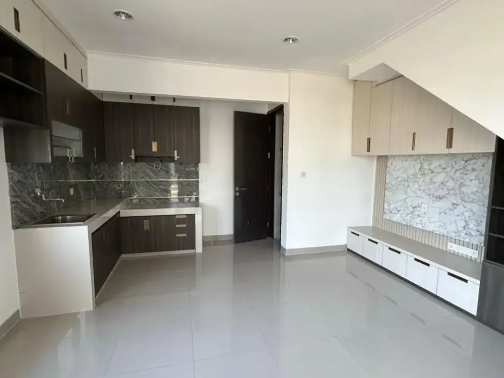 Jarang Ada! Rumah Hoek Baltimore Pik 2 Ext 4,5X10 Semi Furnished