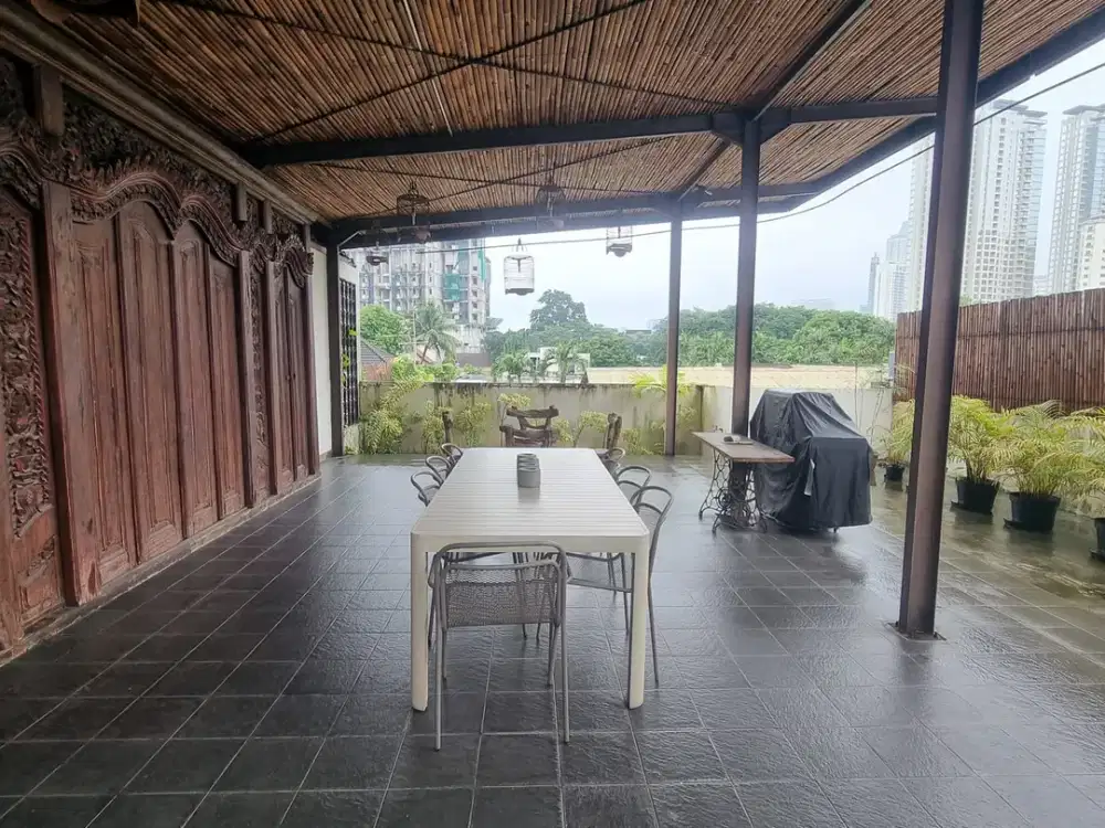 Prestigious House Kebayoran Baru – 6BR, Rooftop, Area Embassy