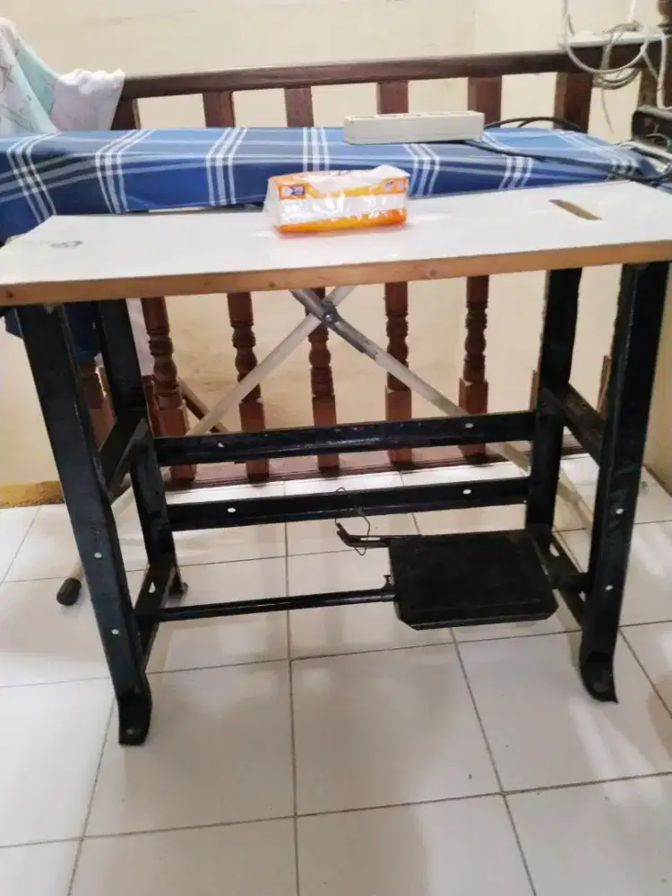 Meja kaki masin jahit portable