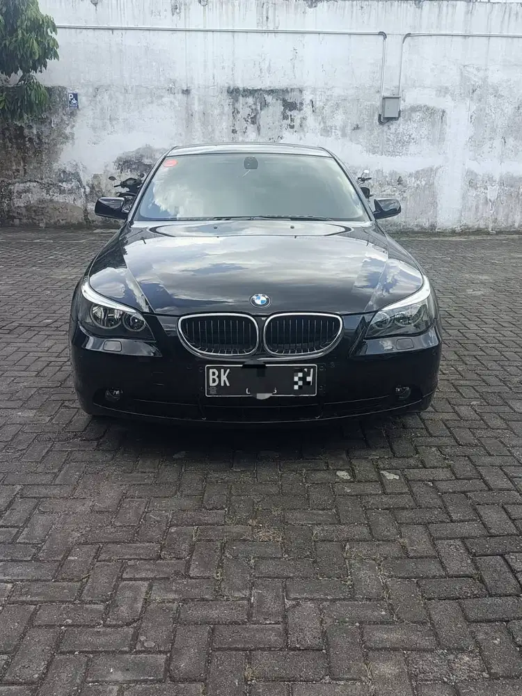 BMW 520I - E60 tahun 2005 Hitam metalik