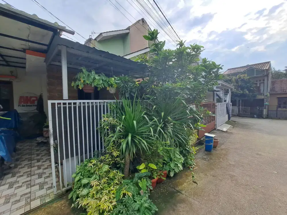 Rumah 5 Menit ke The Park Sawangan Hadap Utara Dibantu KPR J-44051