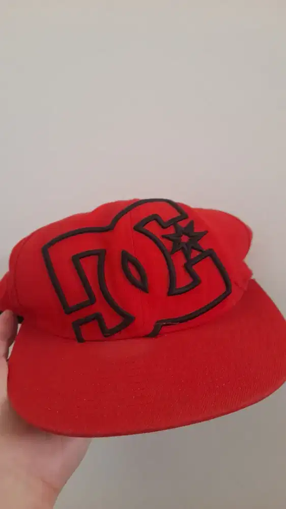 Topi snapback DC Red
