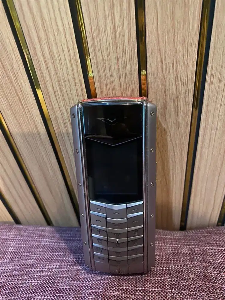 Hp Vertu Ferrari limited Edision