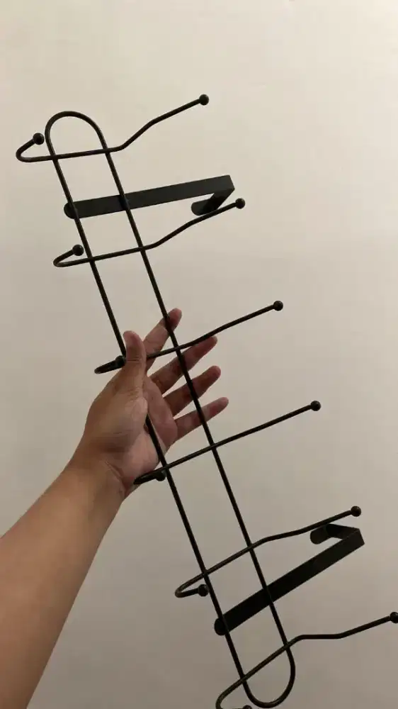 Gantungan baju tanpa paku