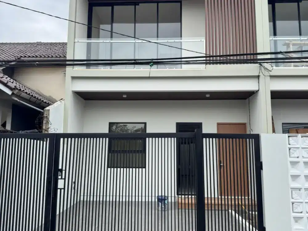 Dijual Rumah 2 Lantai Nyaman Siap Huni Lokasi Strategis di Kopo Permai Bandung