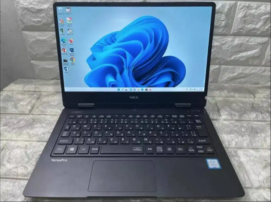 Laptop Nec VH-1 Core M3-8100Y Ram 4GB Layar 12inch N-WKJ3
