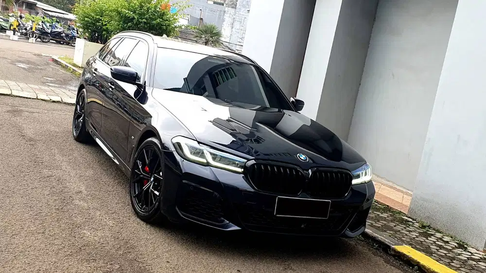BMW 530i 530 i Touring Wagon M Sport AT 2023 2024 LOW KM 11RB
