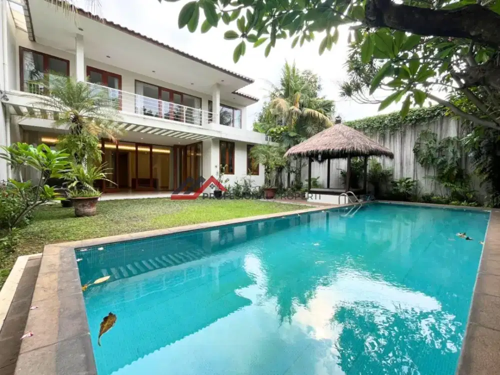 Rumah Bagus Dengan Swimming Pool di Kemang, Jakarta Selatan