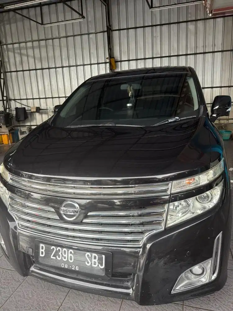 Nissan Elgrand AT Black 2011