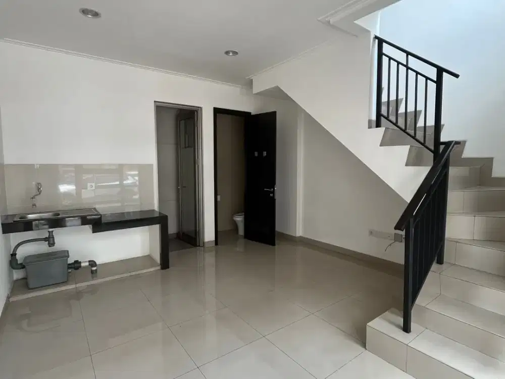 Disewa Murah! Rumah 2 Lantai Kosongan uk 4.5x10 PIK 2