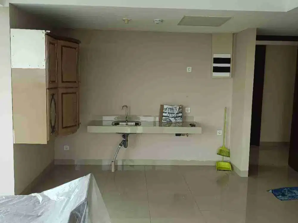 Di Jual cepat unit 2 bedroom Besar tower 1 UResidence Apartment