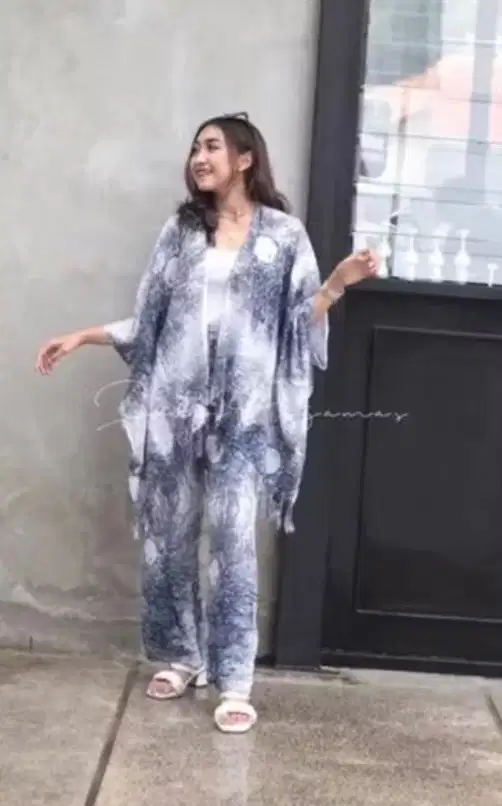 Set pantai wanita cardigan dan celana