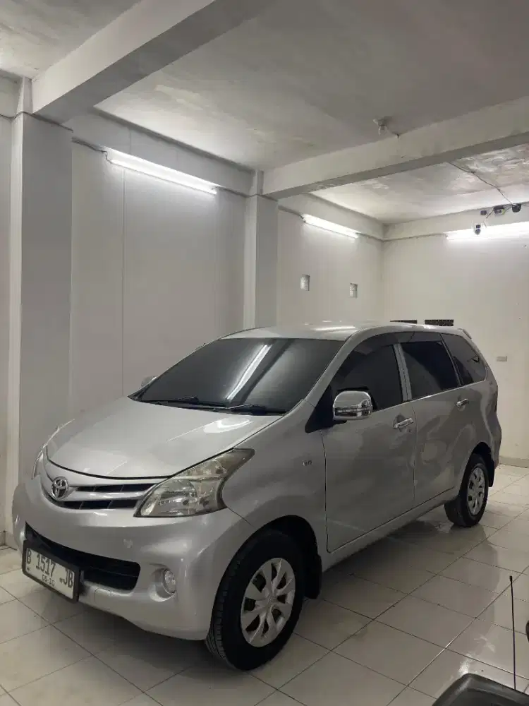 Toyota Avanza E 2013 .