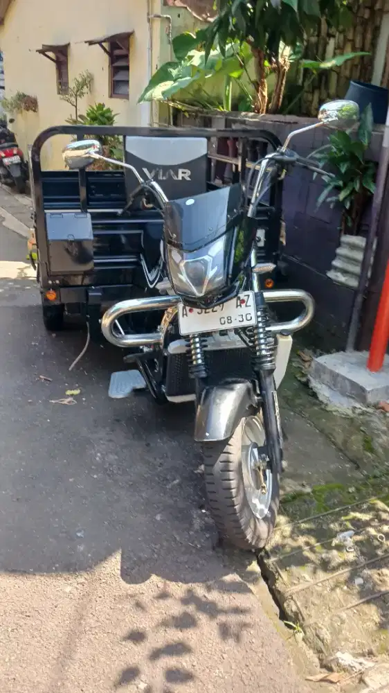Viar 3 roda cc 200 tahun 2025 warna hitam Grey