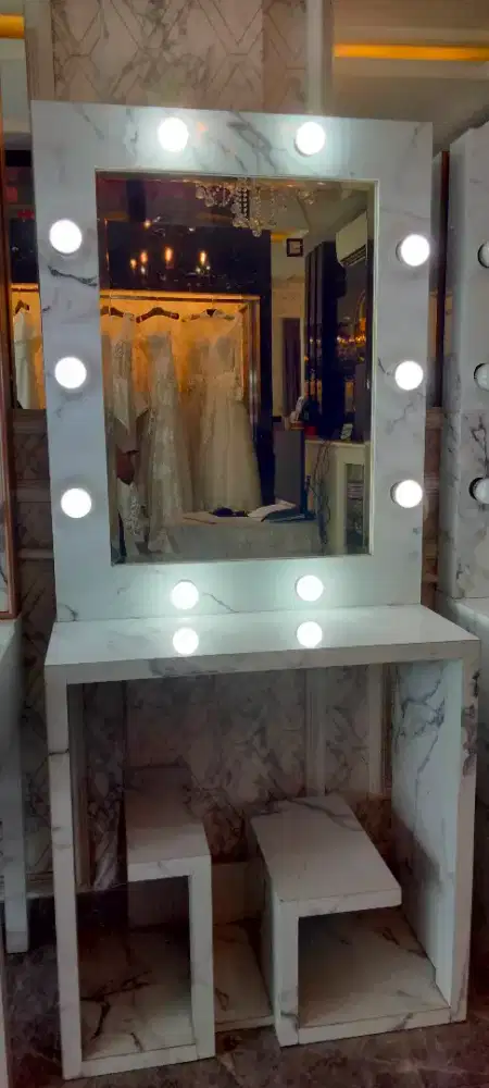 Meja Rias Lampu LED + Cermin Besar