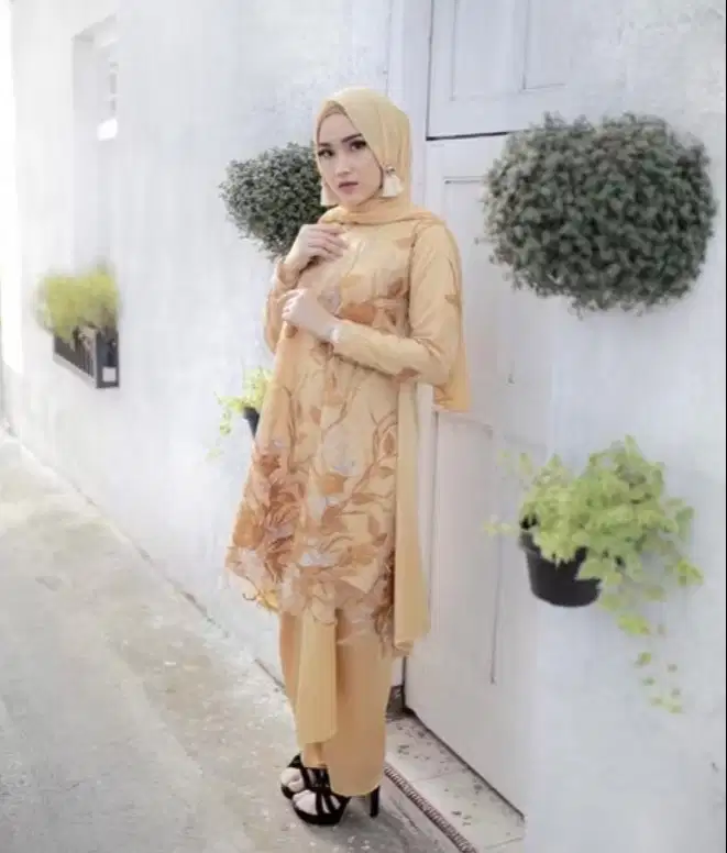 Set tunik dan rok lilit merk blackred warna mustard