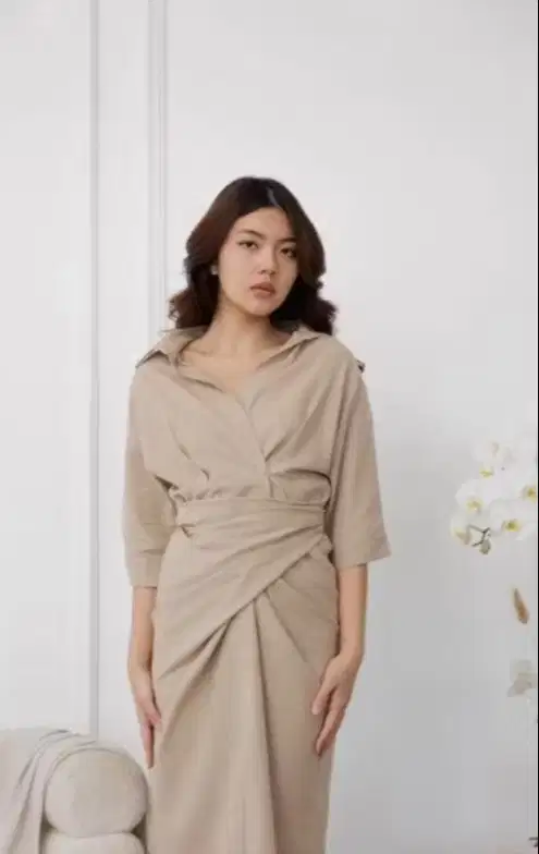 Dress lilit pantai warna cream