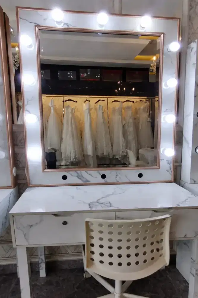 Meja Rias Lampu LED + Cermin Besar