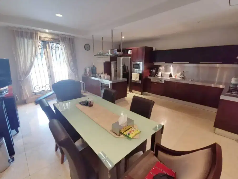 Dijual Rumah 3 Lt Semi Furnish di Villa Gading Indah,Kelapa Gading,Jakut