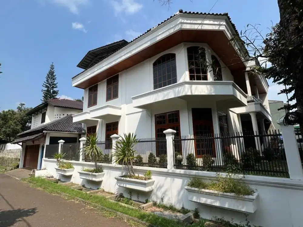 Dijual Rumah Mewah Strategis di Villa Cibubur Indah, Jakarta Timur.