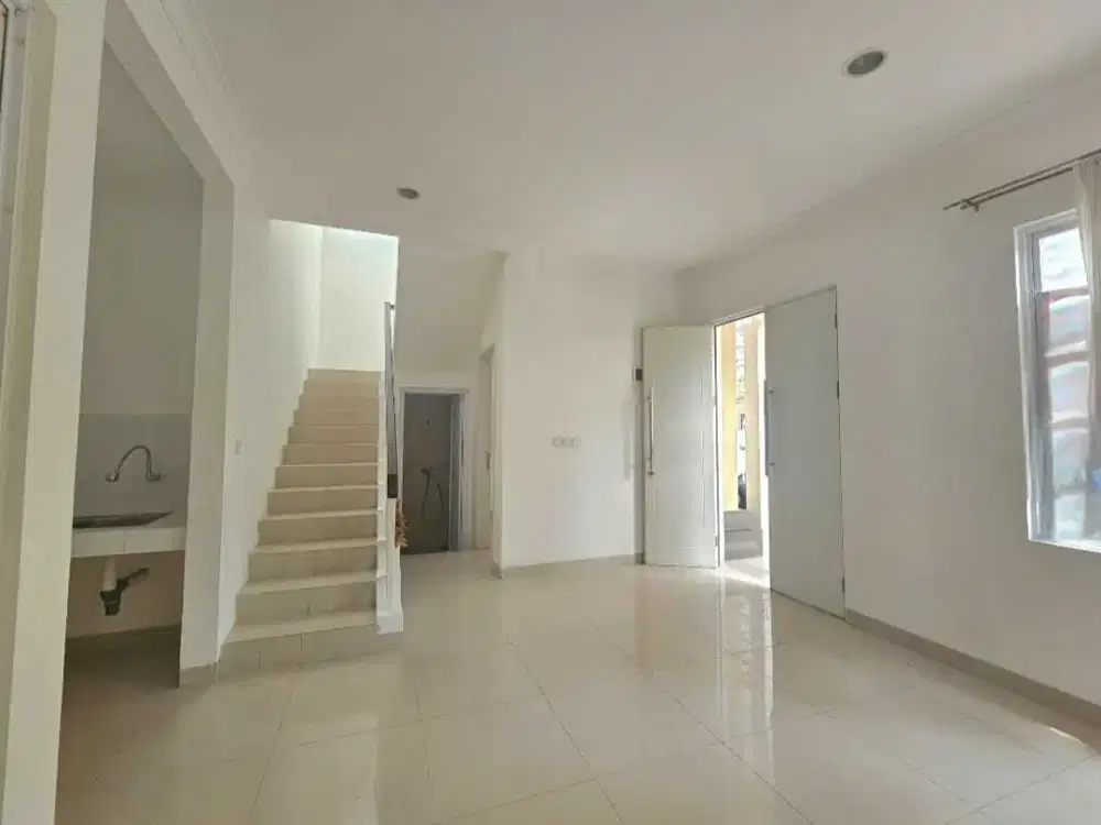 Disewakan Rumah Siap Huni di Cluster South Thames, Jakarta Timur,