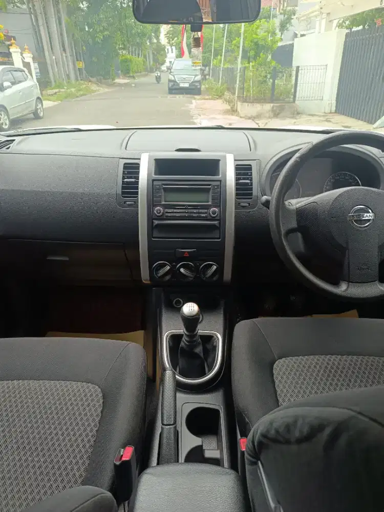 Nissan X-Trail 2012 putih asli manual bagus pribadi
