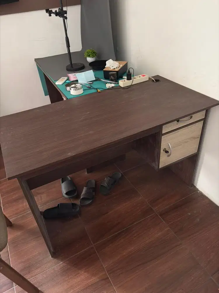 Meja Kantor Motif Kayu