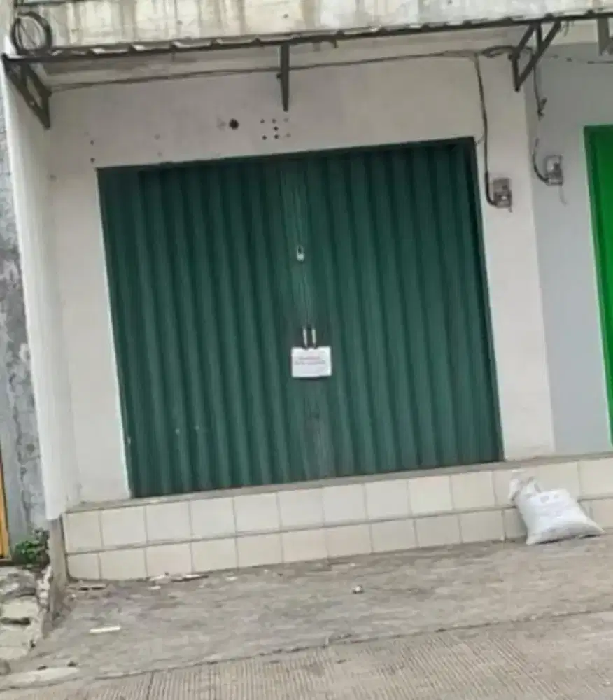 Disewakan Kios di pinggir jalan Erha Gandul.