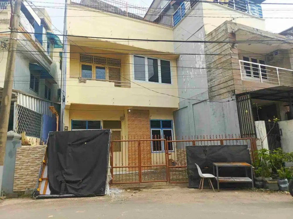 Disewakan Rumah 3 lantai di Dempo Dalam