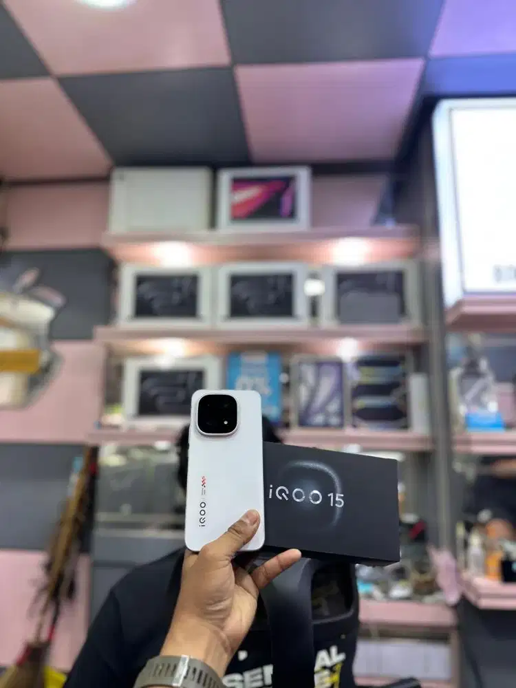 IQOO 15 12/256Gb Resmi Di Fullset Original Likenew garansi 2027