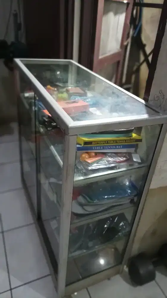 DIJUAL MURAH ETALASE KACA 4 SUSUN