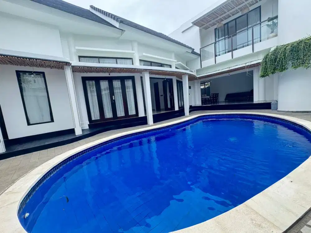 Private Villa 4 Bedrooms For Rent in Sanur