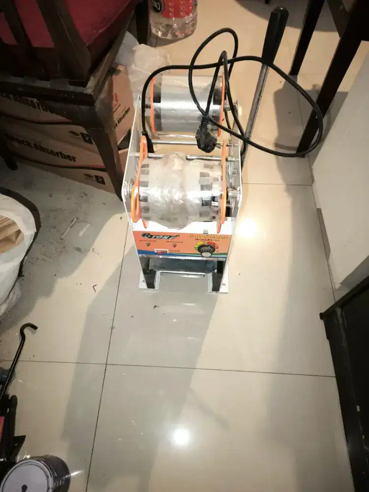 Alat press gelas plastik