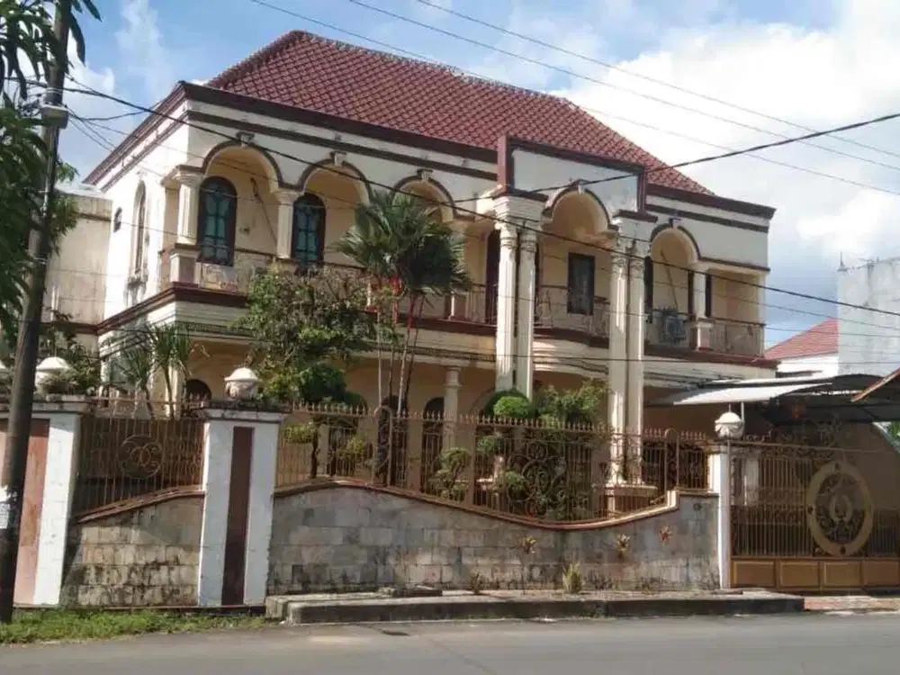 dijual cepat rumah mewah dua lantai  di kawasan busines panakukang kompleks crysant semi furnish