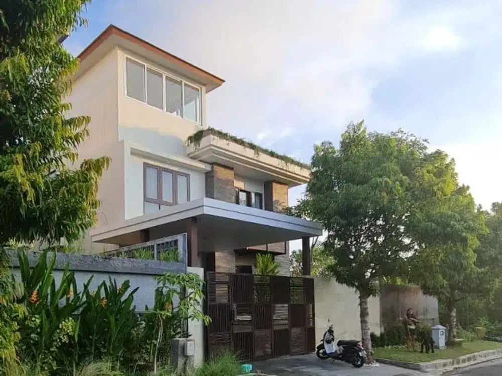 DISEWAKAN Vila Modern di Jantung Pecatu, Oasis Rooftop dengan Pemandangan Laut