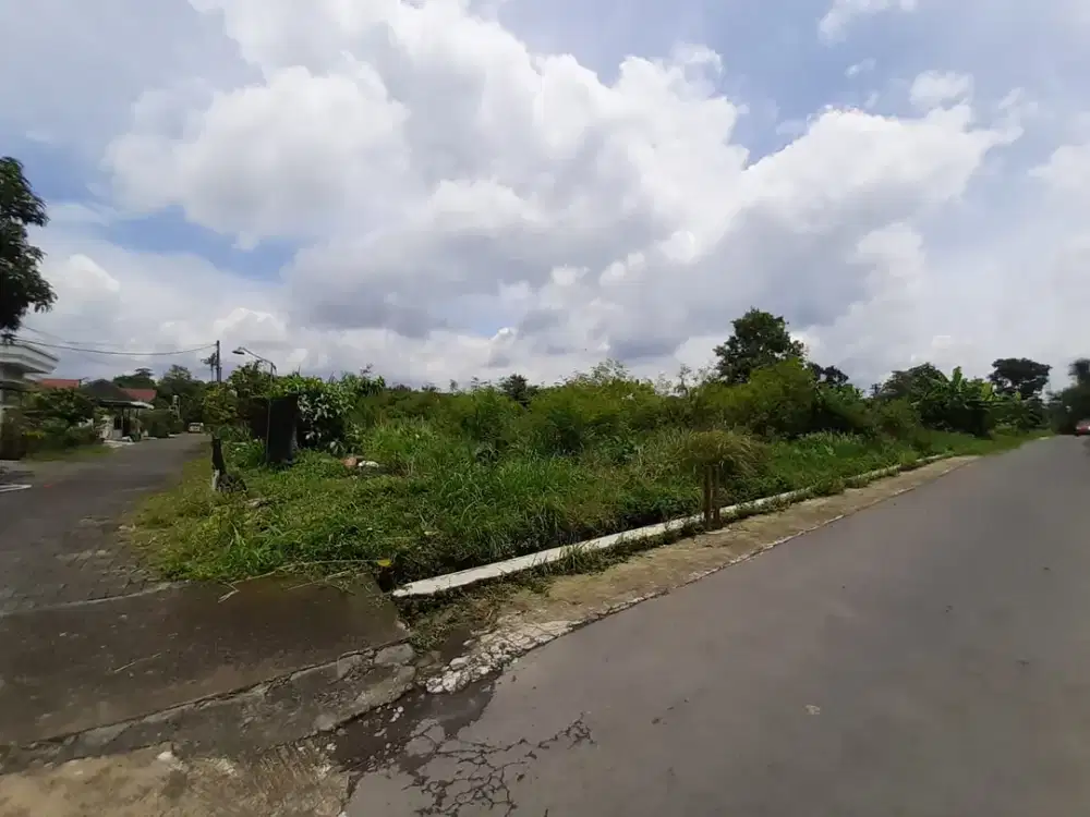 Tanah Kavling Ada Rumah Contoh Strategis Area Jl. Kaliurang km 10 Sleman