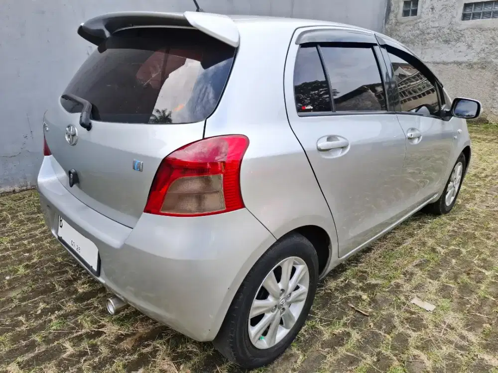 Toyota yaris type E matic 2007 akhir silver