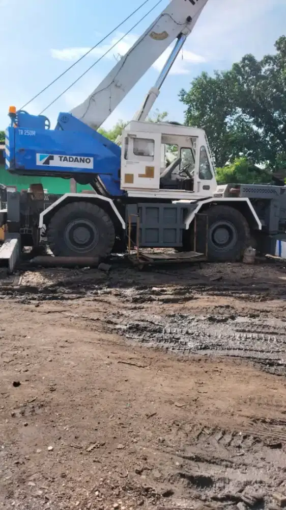 Raughterain crane tadano TR250M tahun 86