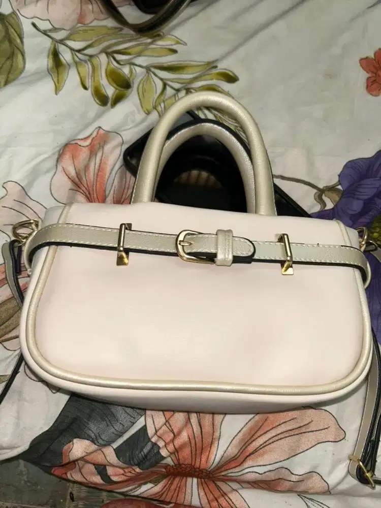 Hand bag/tas selempang/tas cream (nego)