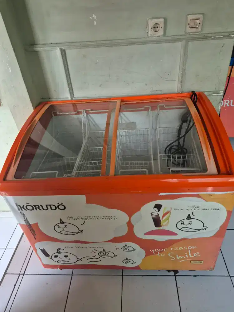 Freezer sliding door 280 L merk Haier dan Hiron siap pakai