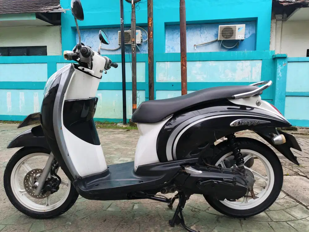 Honda Scoopy 2012 stater tokcer halus mulus terawat
