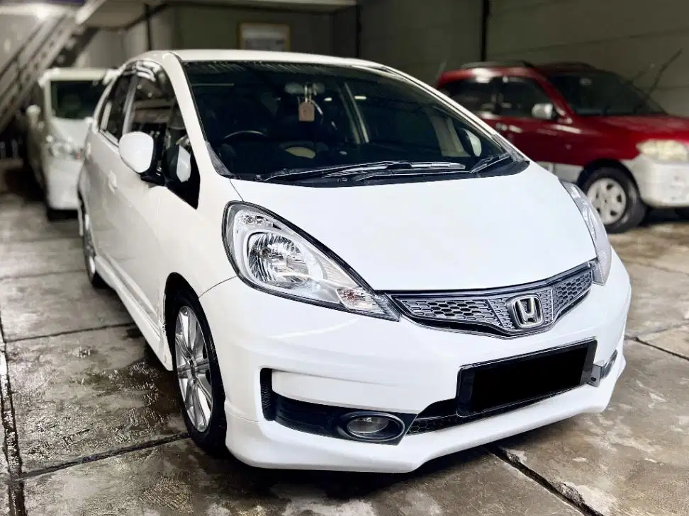 Honda Jazz RS Automatic 2012 Putih Met Siap Pakai No Genap TDP 19 JT