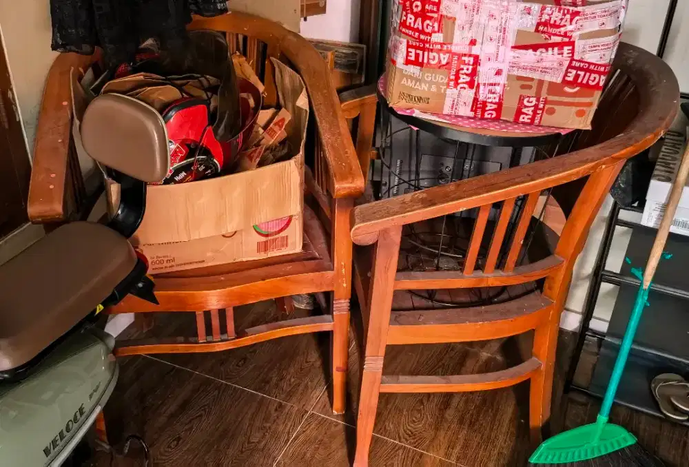 Bangku dan meja jati