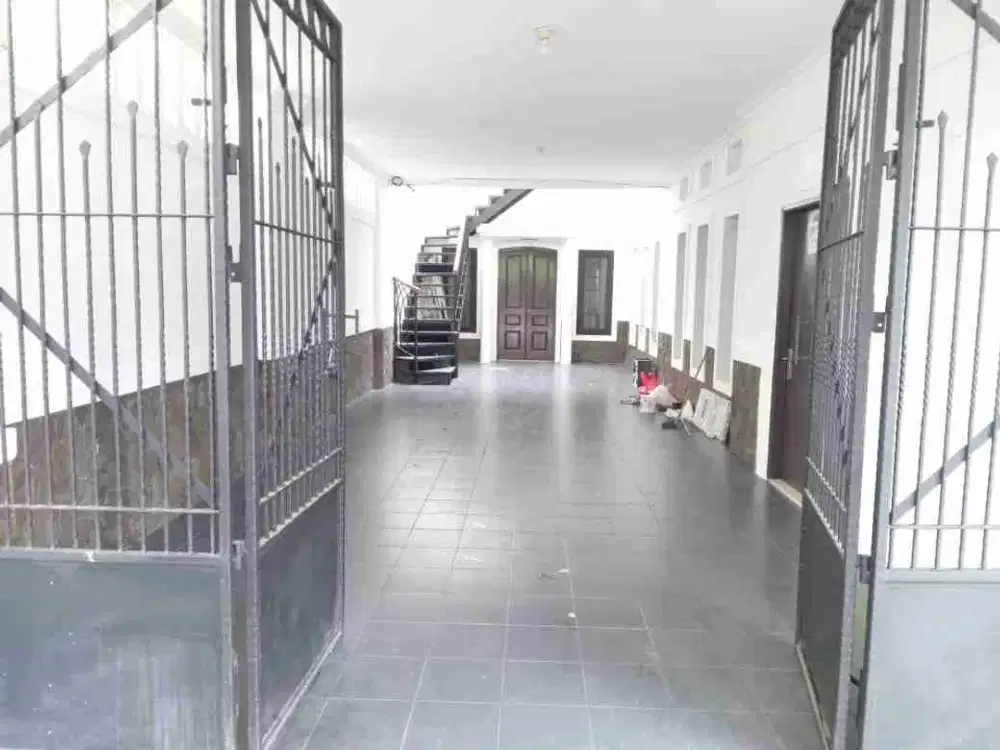 DI SEWAKAN BISA RUMAH SIAP HUNI UNTUK KANTOR DAN TEMPAT TINGGAL  JL CIREBON MENTENG JAKARTA PUSAT