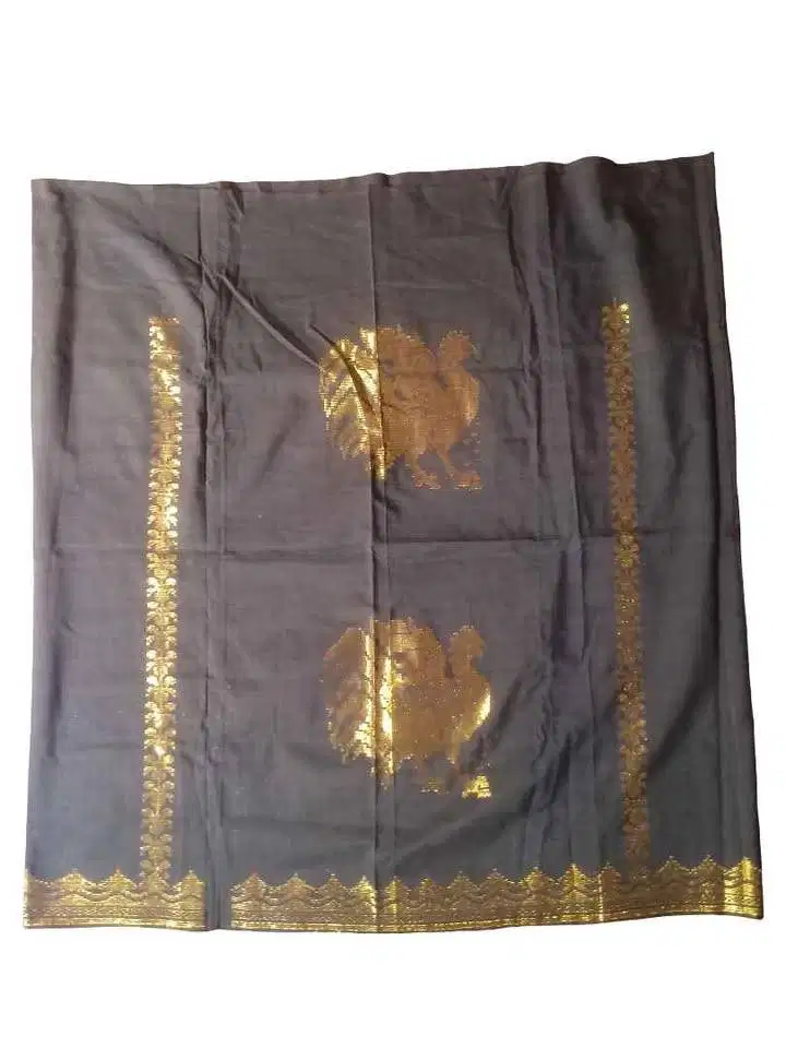 Kain/sarung songket Palembang antik. Tenun dengan benang emas