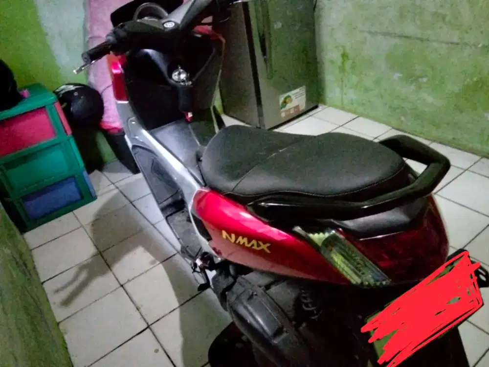Di jual motor second NMAX tahun 2016 warna merah pajak hidup semua