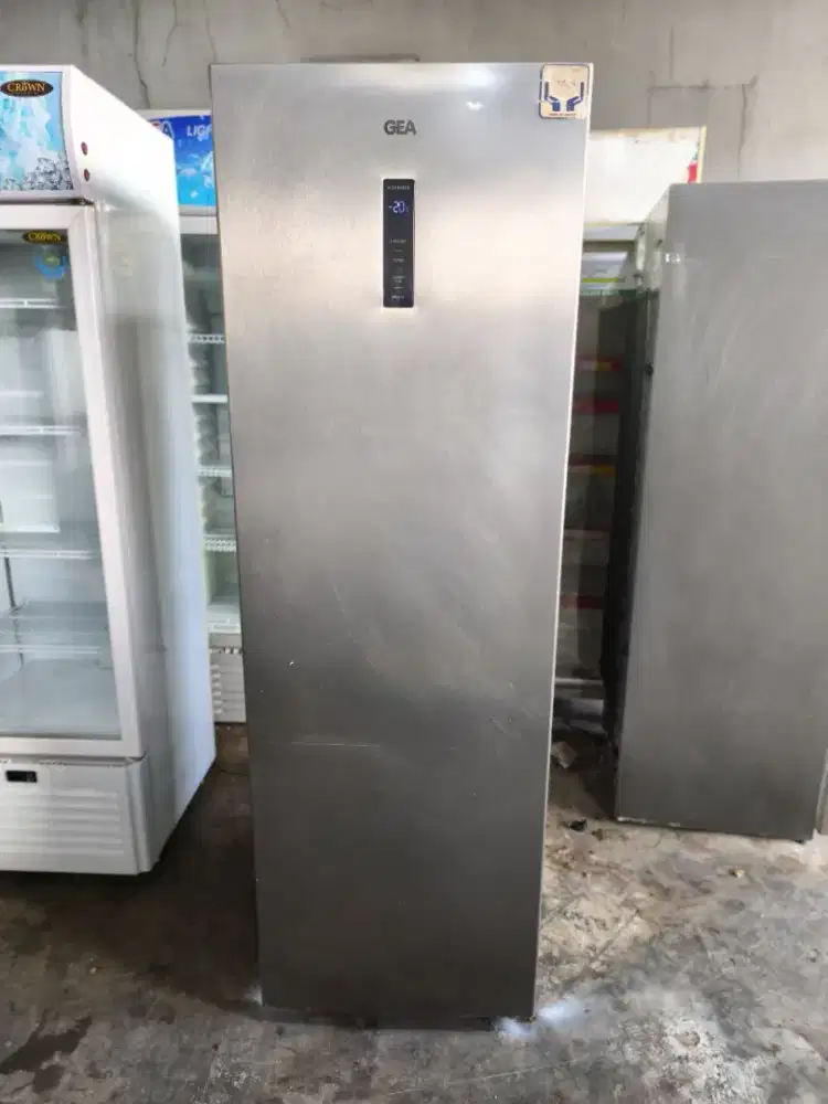 GEA UPRIGHT FREEZER , Model GF-307 Kapasitas 307 liter Mesin ori
