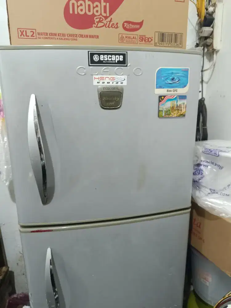 Kulkas 2 pintu Toshiba Glacio