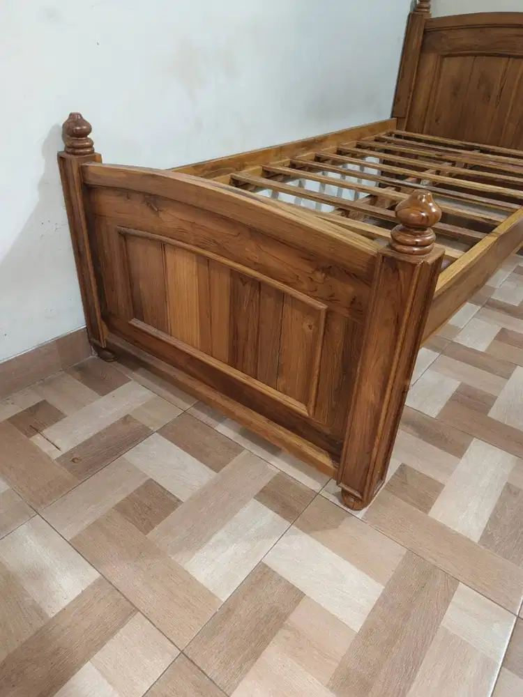 Tempat Tidur Jati 100x200. atas dan bawah