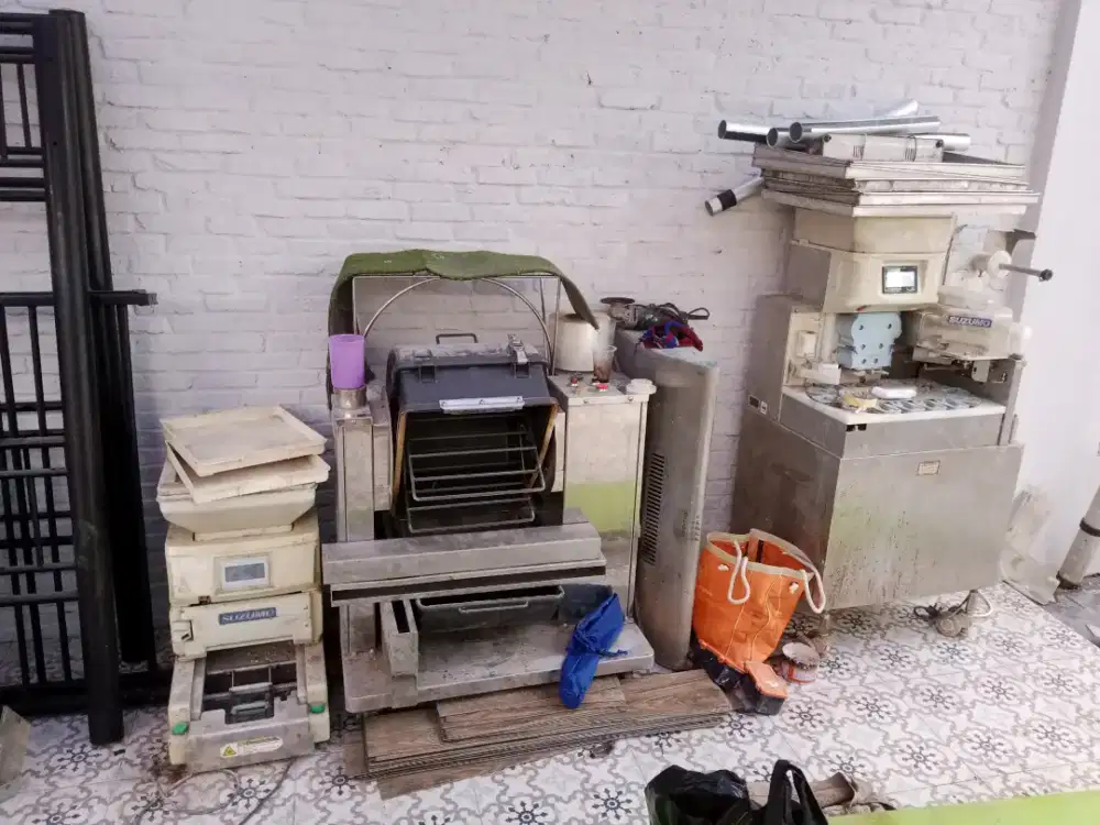 Di jual 3 unit mesin pembuatan sushi dan mie